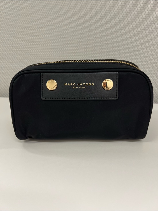 Marc Jacobs Handbags - Marc Jacobs Cosmetic Pouch 👝
